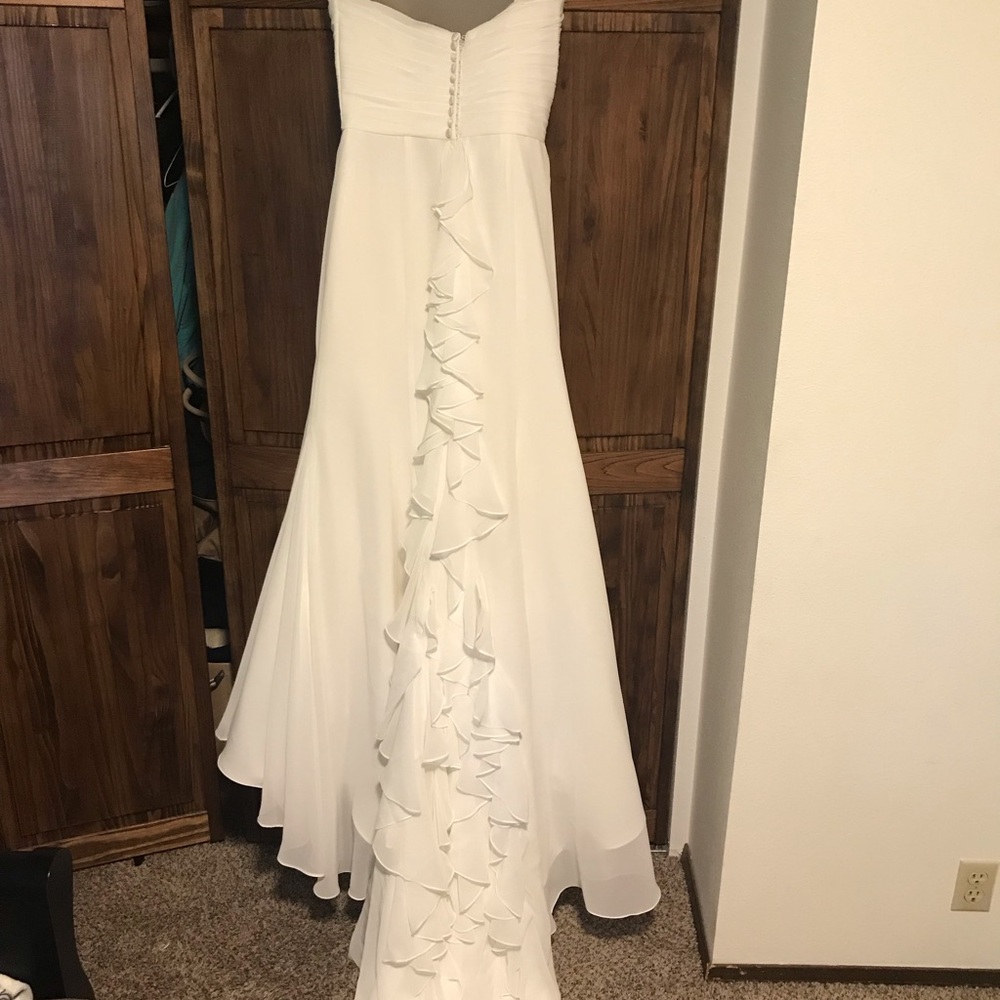 Sweetheart brand wedding dress. Size 10. - Picture 3 of 6